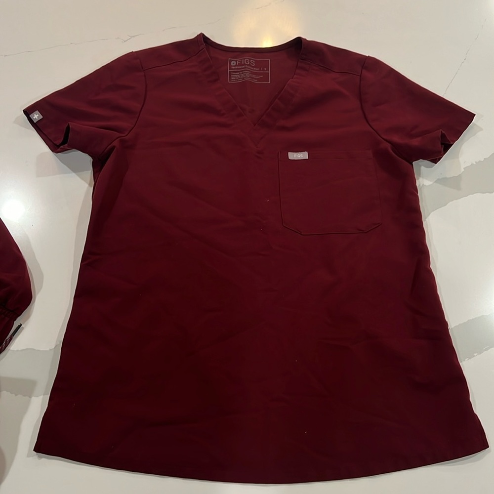 figs scrub top